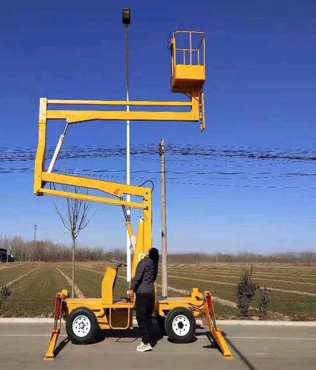 曲臂高空作業車